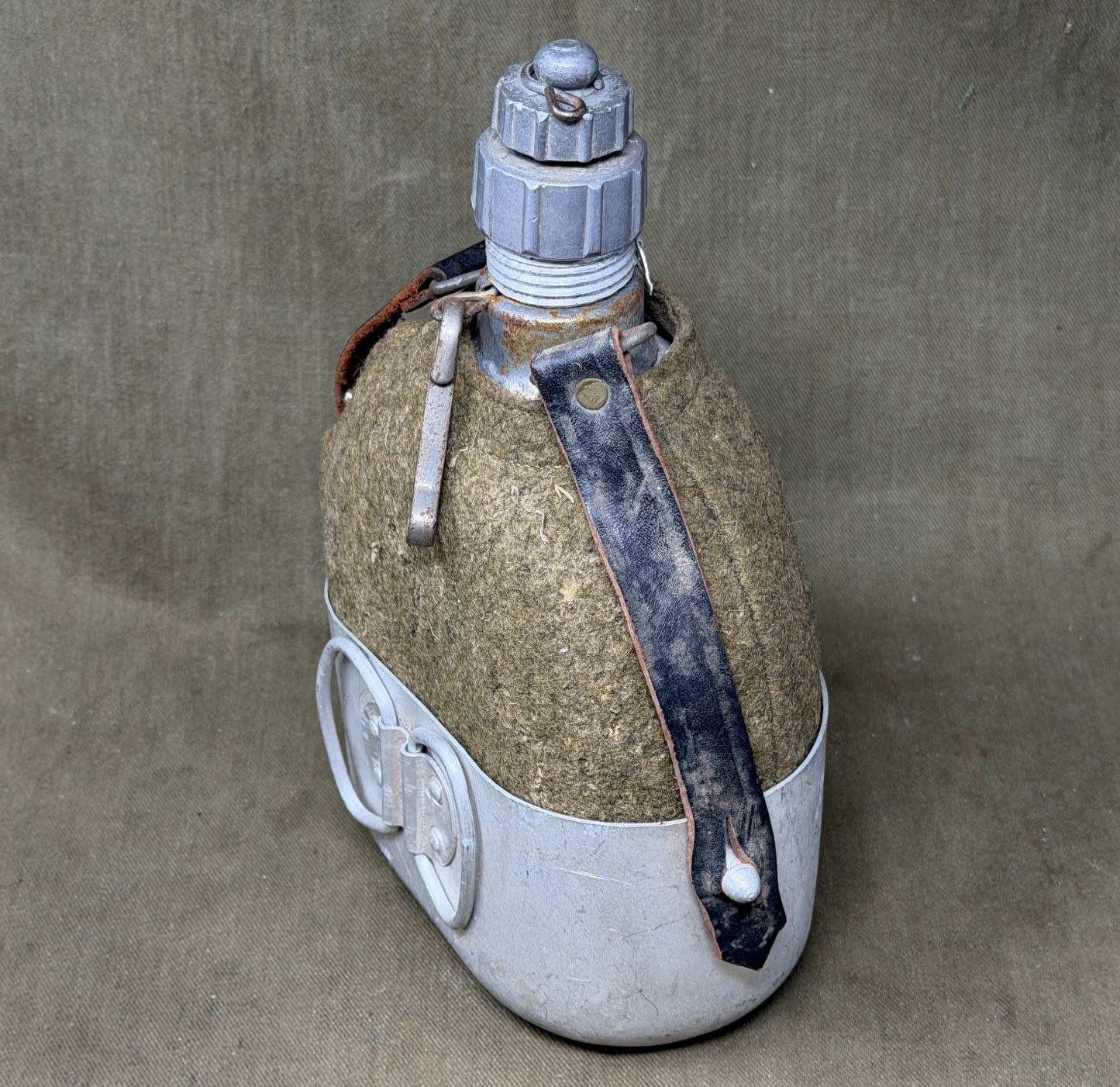 Original Spanish Army M1943 Canteen – Cantimplora Ejército Español M43