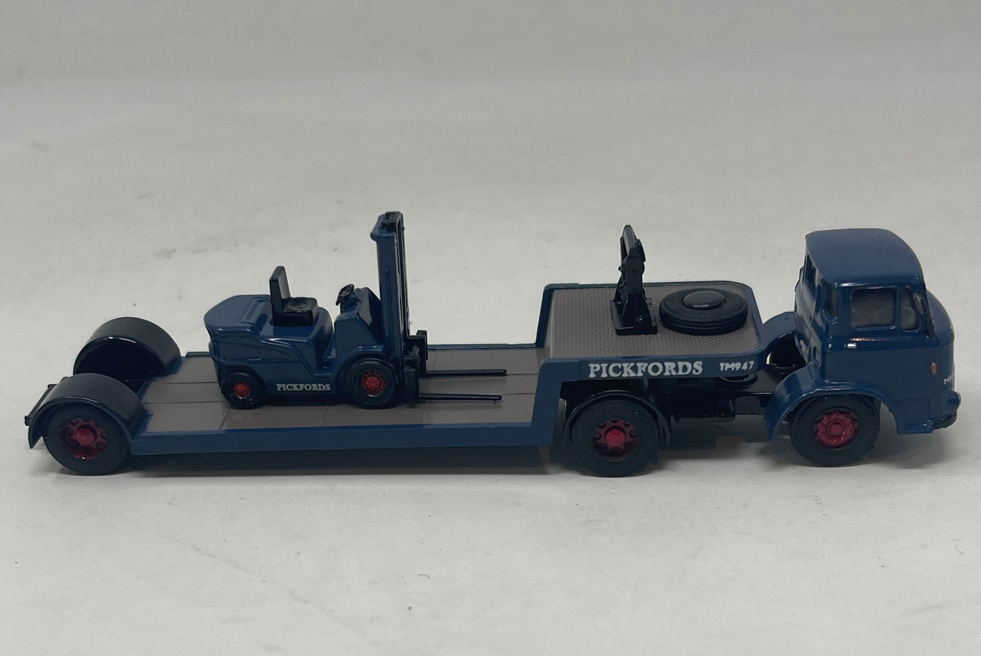 Base Toys DA27 Leyland Mastiff Low loader with forklift "Pickfords"