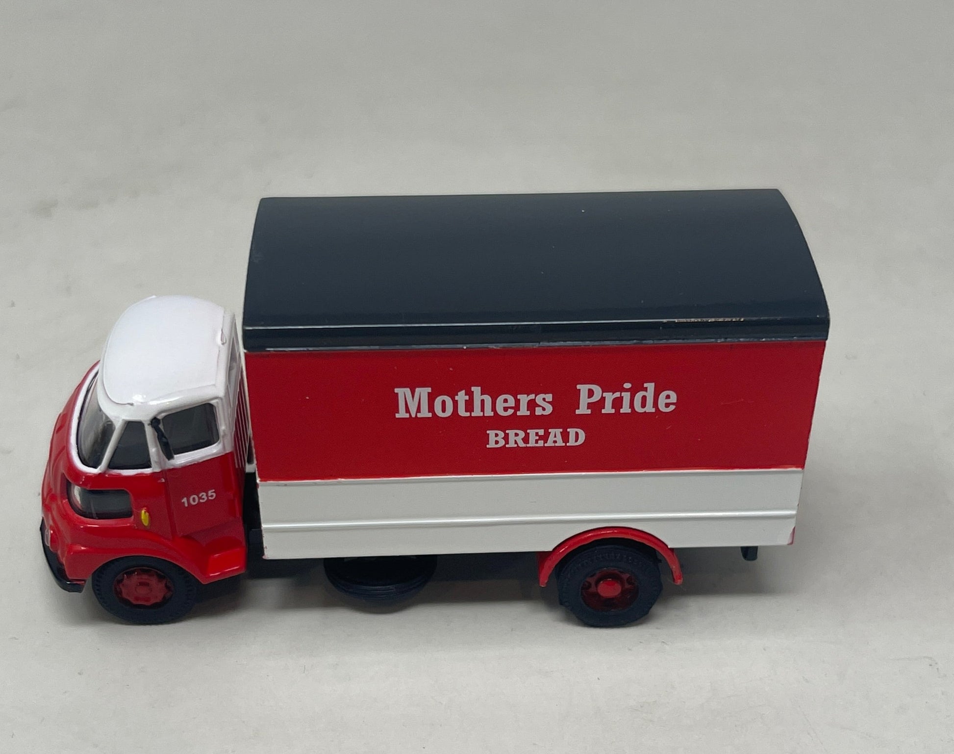 B.T Models 1: 76 Scale Mothers Pride Bread Van