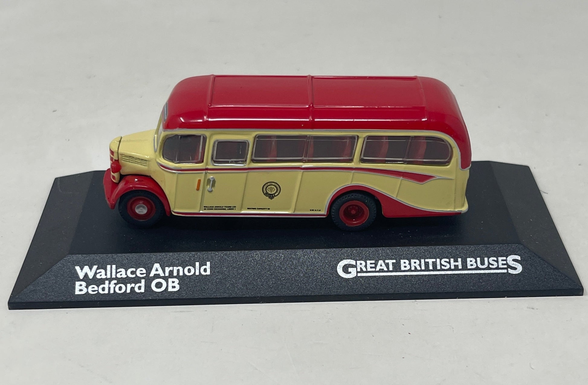 Die-Cast 1:76 Wallace Arnold Bedford OB