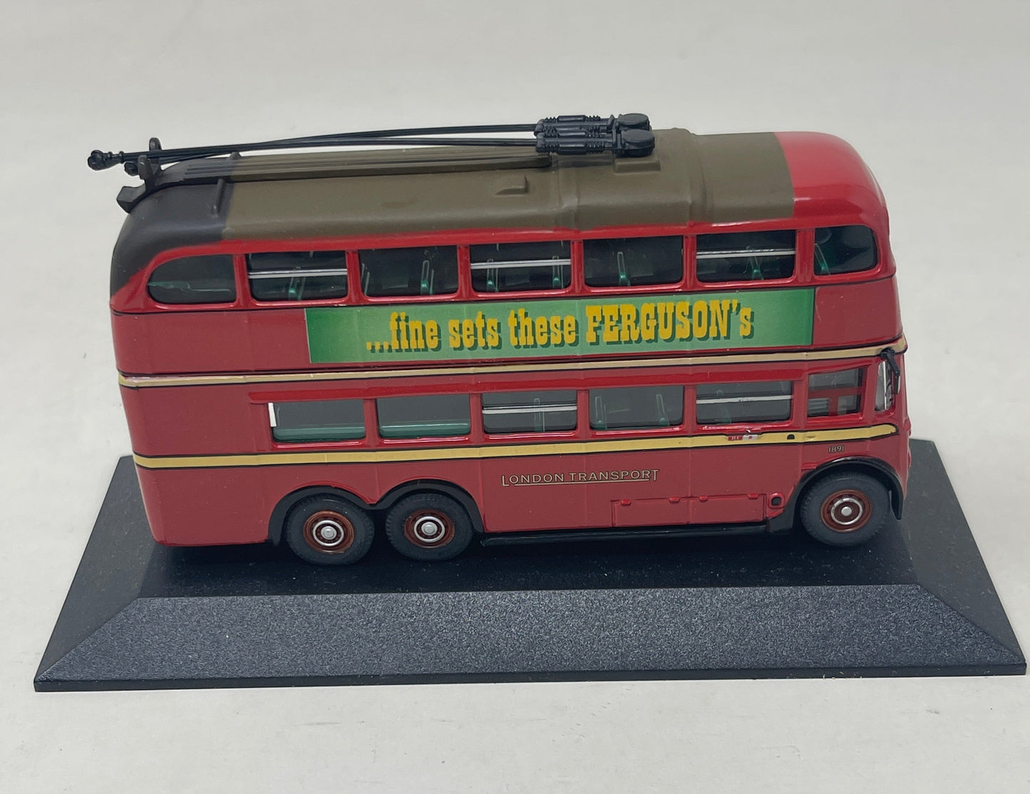 Die-Cast 1:76 Scale 3 Axle QI Trolley Bus