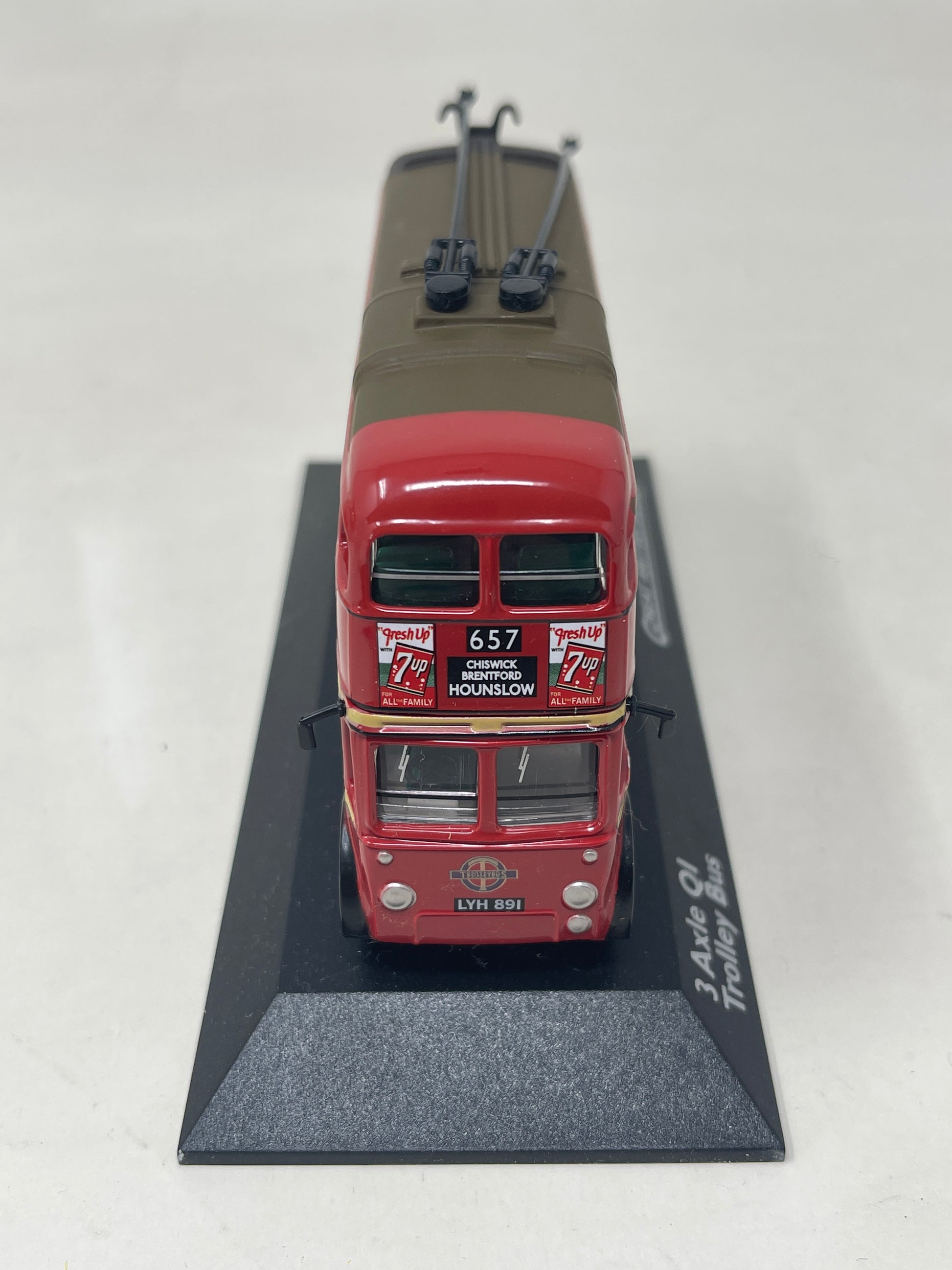 Die-Cast 1:76 Scale 3 Axle QI Trolley Bus