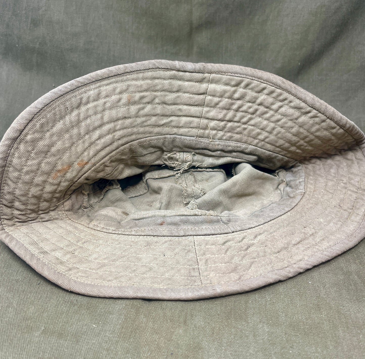 British  Army Khaki 1950's Jungle Hat with Unit Flash