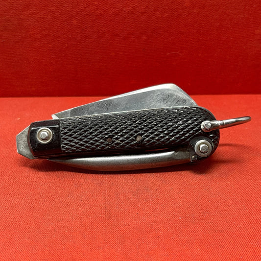 A nice example of a British 1944 Dated G Ibberson & Co military  Jack Knife   The blades are in good condition, the chequered Bakelite grip is intact and all the blades lock and close as they should. The steel can opener is in good condition