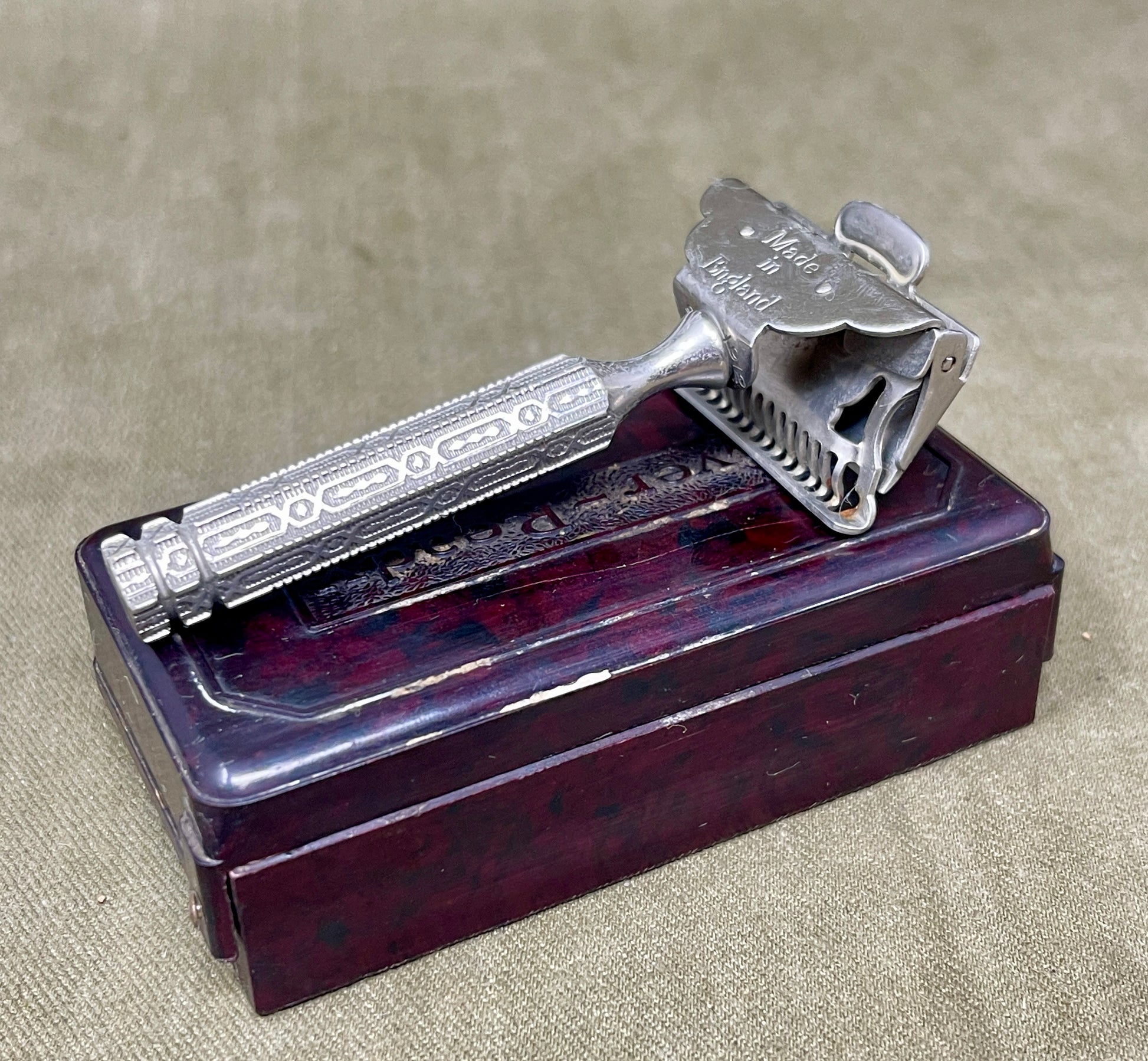 Cased Ever Ready 1912 Patent Safety Razor – Made in England, Excellent Working Order