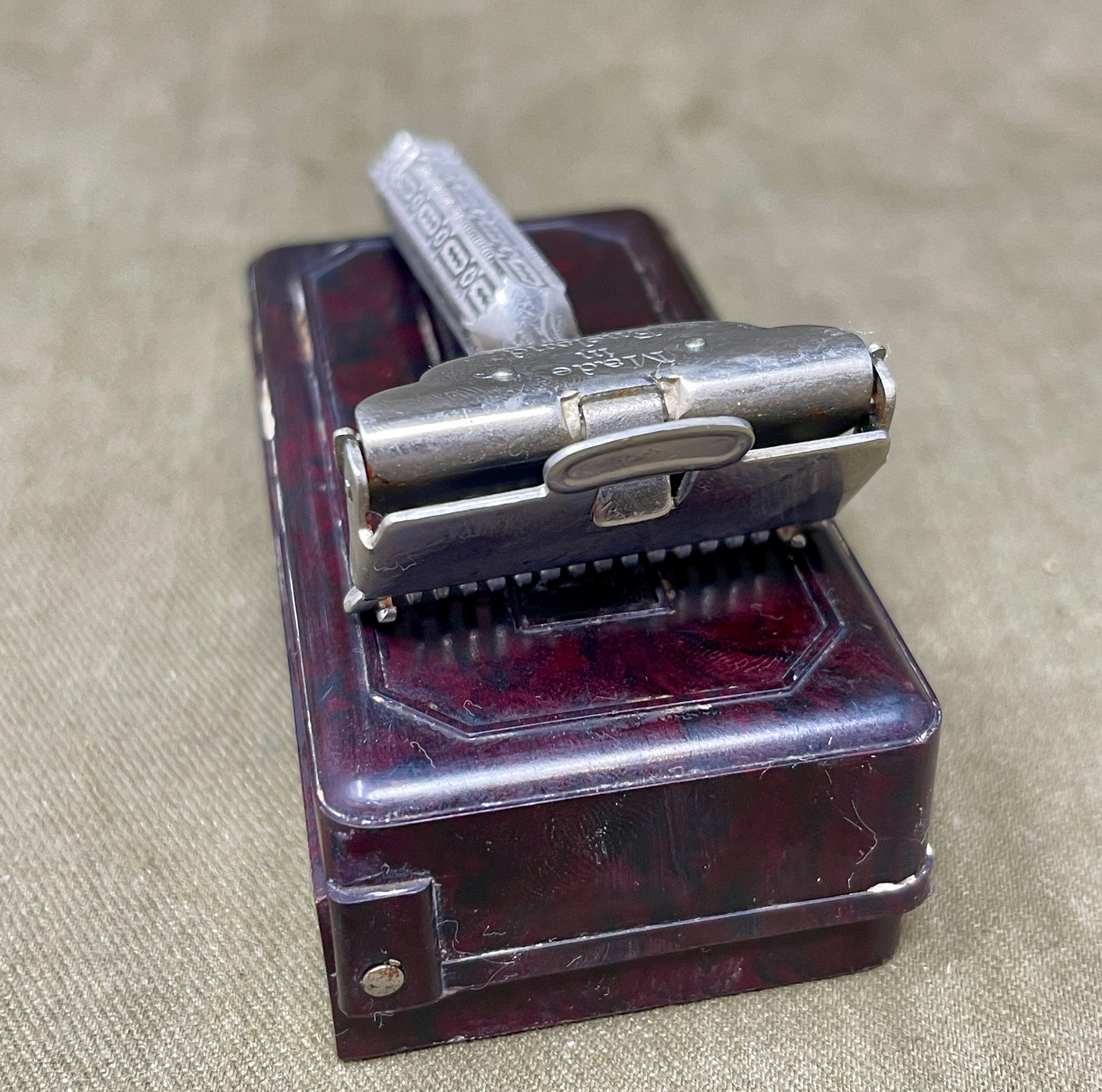 Cased Ever Ready 1912 Patent Safety Razor – Made in England, Excellent Working Order