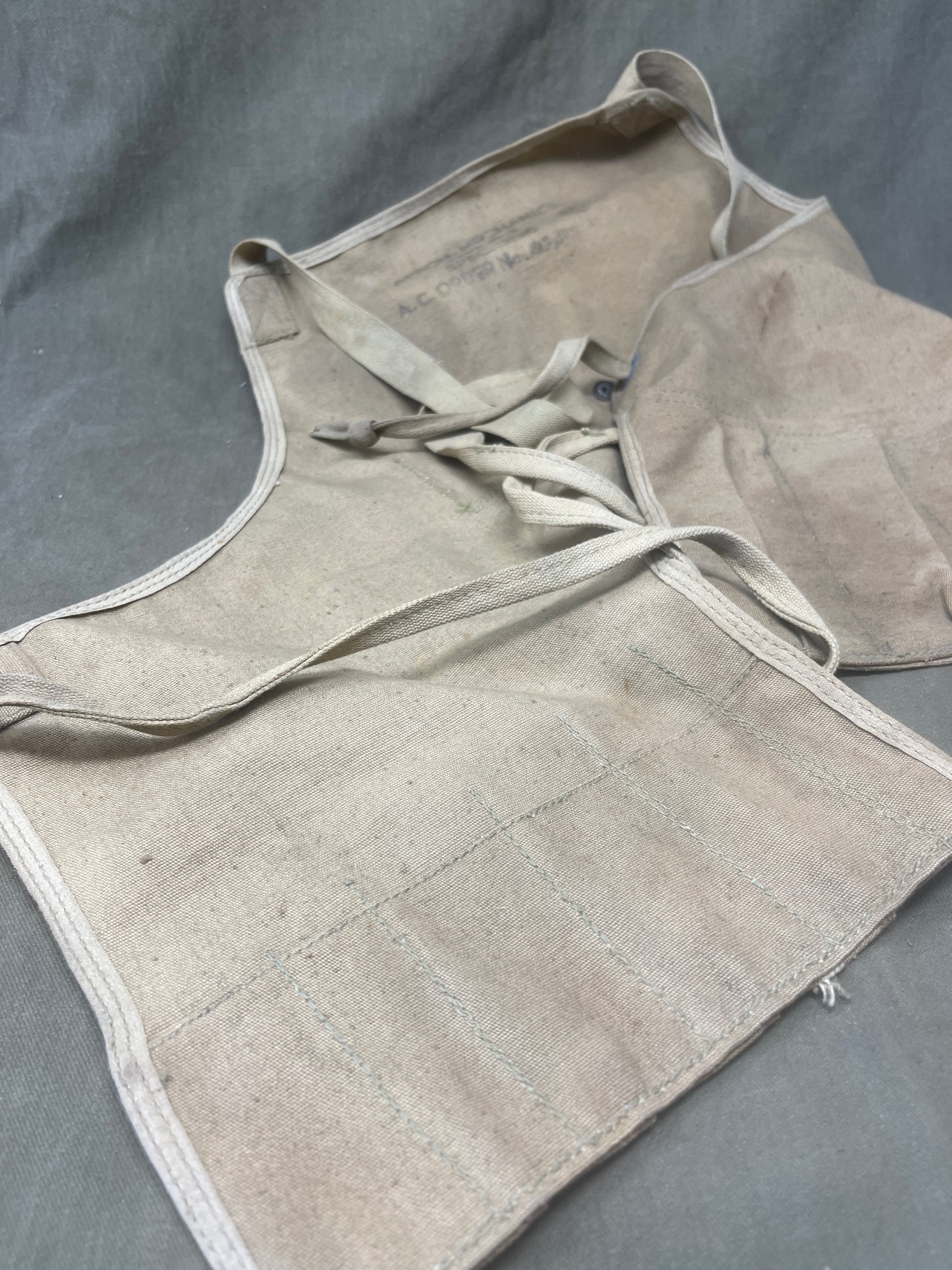 US Army Air Force corps AAF WW2 Mechanics Apron Type B-2 Spec 3136 Khaki Canvas