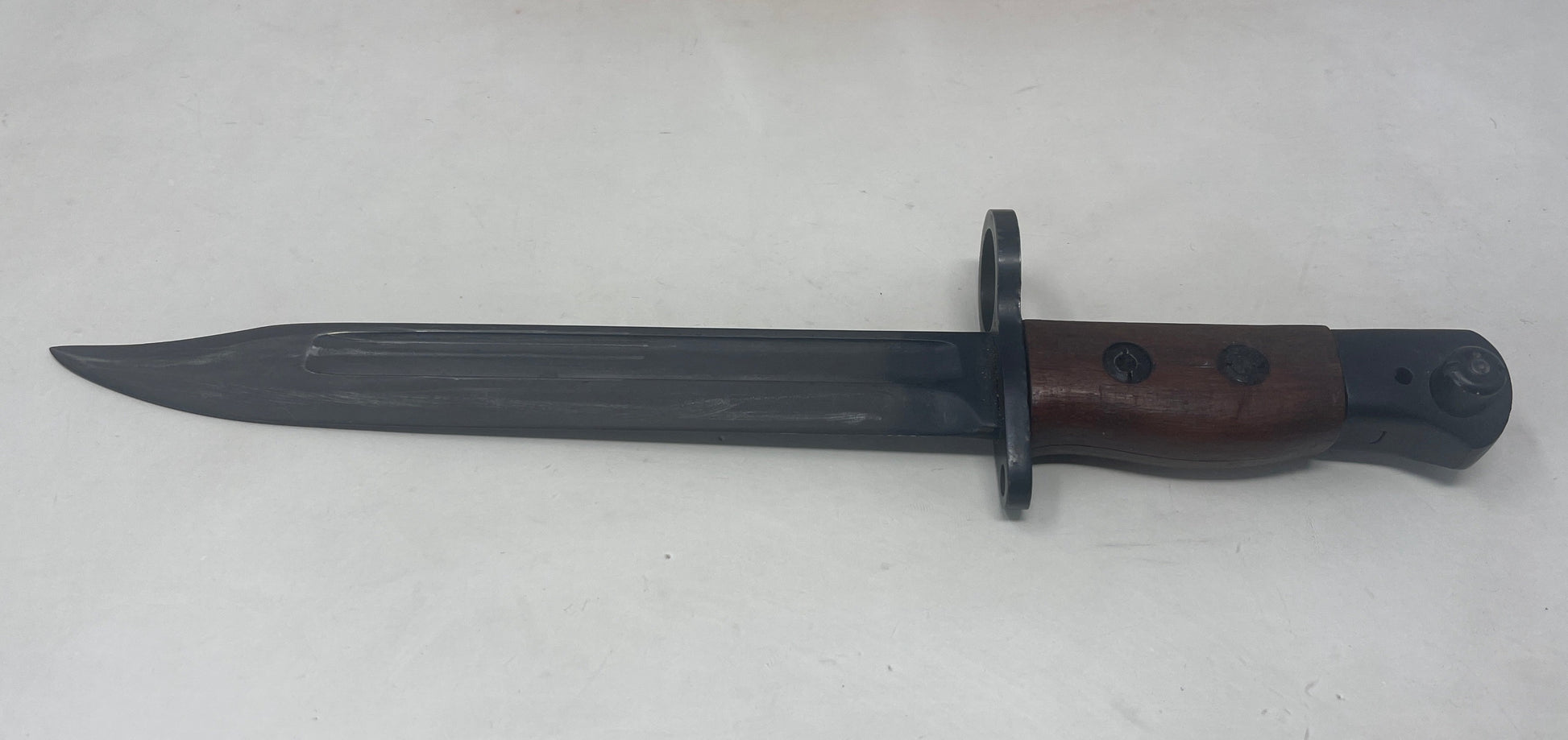 The No. 5 Bayonet was the bayonet used with the No 5 Lee-Enfield which is nicknamed the "Jungle carbine ". The bayonet was a blade which marked a return of the British Army to using blade type bayonets like the Pattern 1907 bayonet instead of socket bayonets such as the No. 4 Bayonets used on the No. 4 Lee-Enfield.