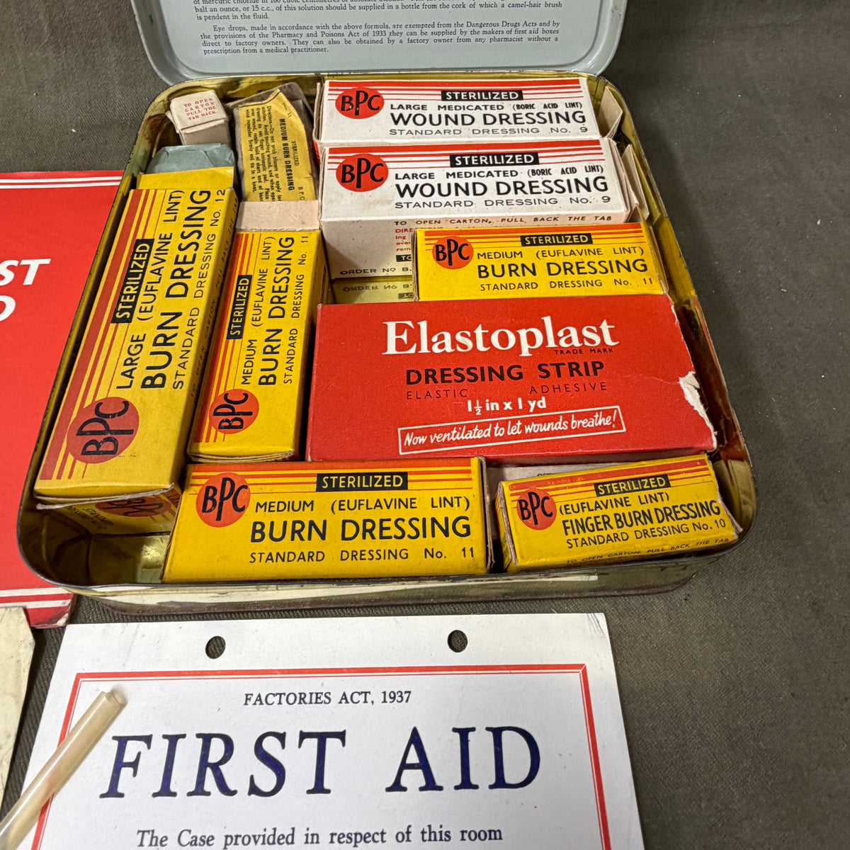 WWII British Paragon First Aid Kit – Complete & Excellent Condition