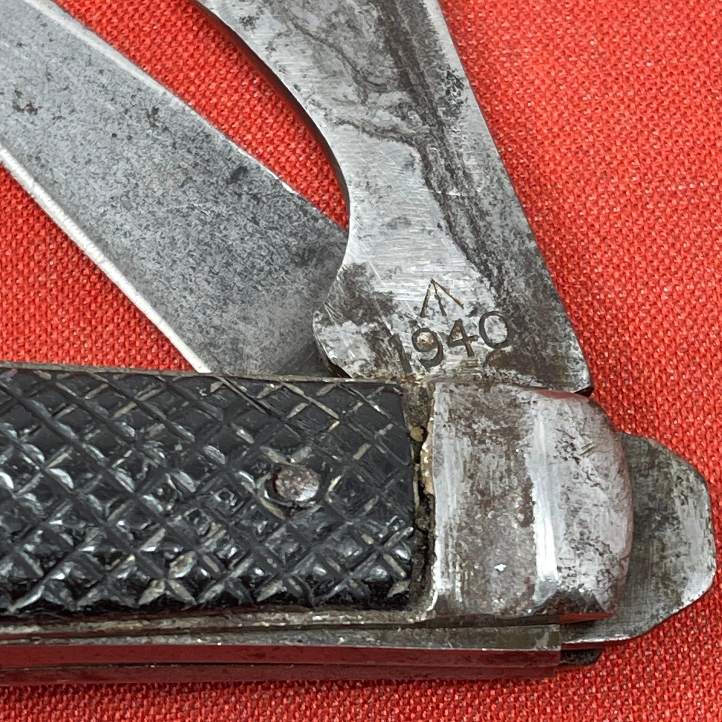 A nice example of a British Jack Knife, dated 1940  The blades are in good condition, the chequered Bakelite grip is intact and all the blades lock and close as they should. The steel can opener is in good condition