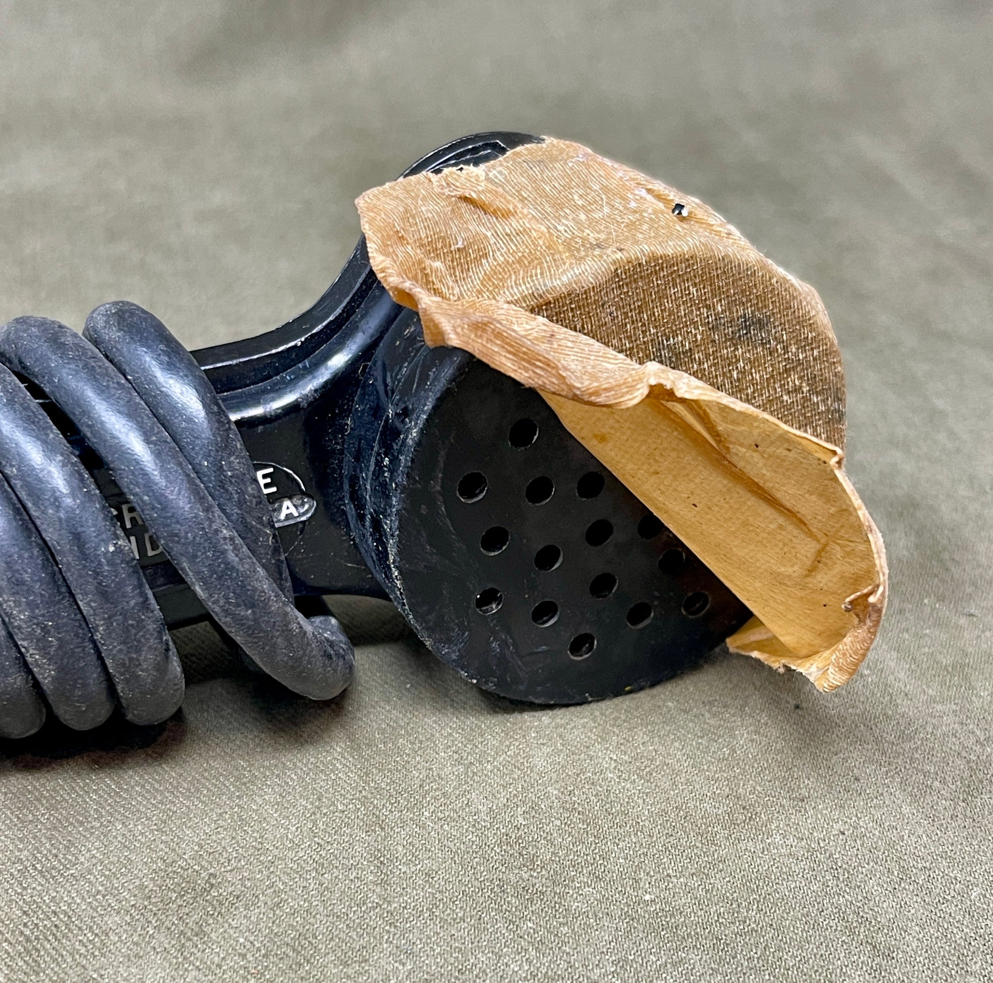 Original WWII Microphone Hand No. 16A for Wireless Sets 19 & 22. Excellent condition with original packing. Rare collector’s item