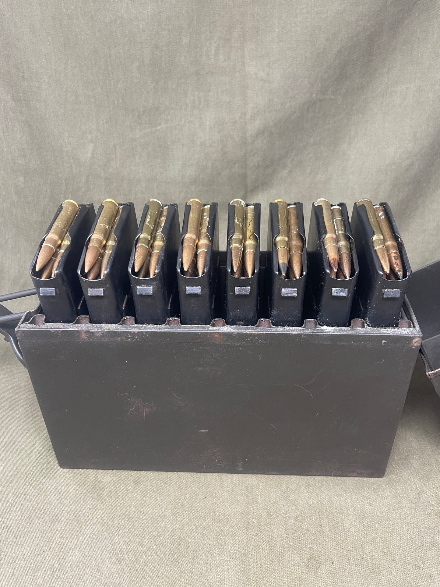 Authentic WW2 German MG13 magazine ammo box with 8 original MG13 magazines and 5 inert 7.92mm rounds. All items stamped with Waffenamt and dates. Excellent condition.