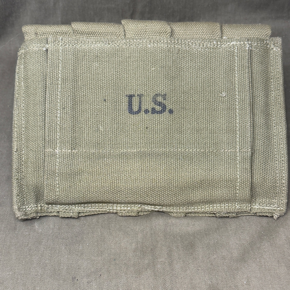 Original WW2 US Thompson SMG Magazine Set – 5 × Auto-Ordnance 20-Round Magazines, US Pouch & 100 x Inert .45 ACP Rounds fitted with INERT primers.