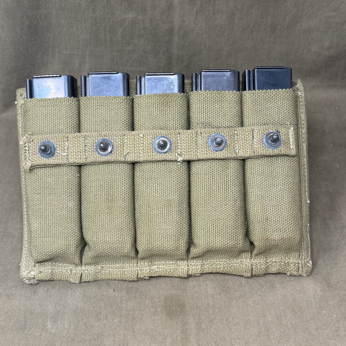Original WW2 US Thompson SMG Magazine Set – 5 × Auto-Ordnance 20-Round Magazines, US Pouch & 100 x Inert .45 ACP Rounds fitted with INERT primers.