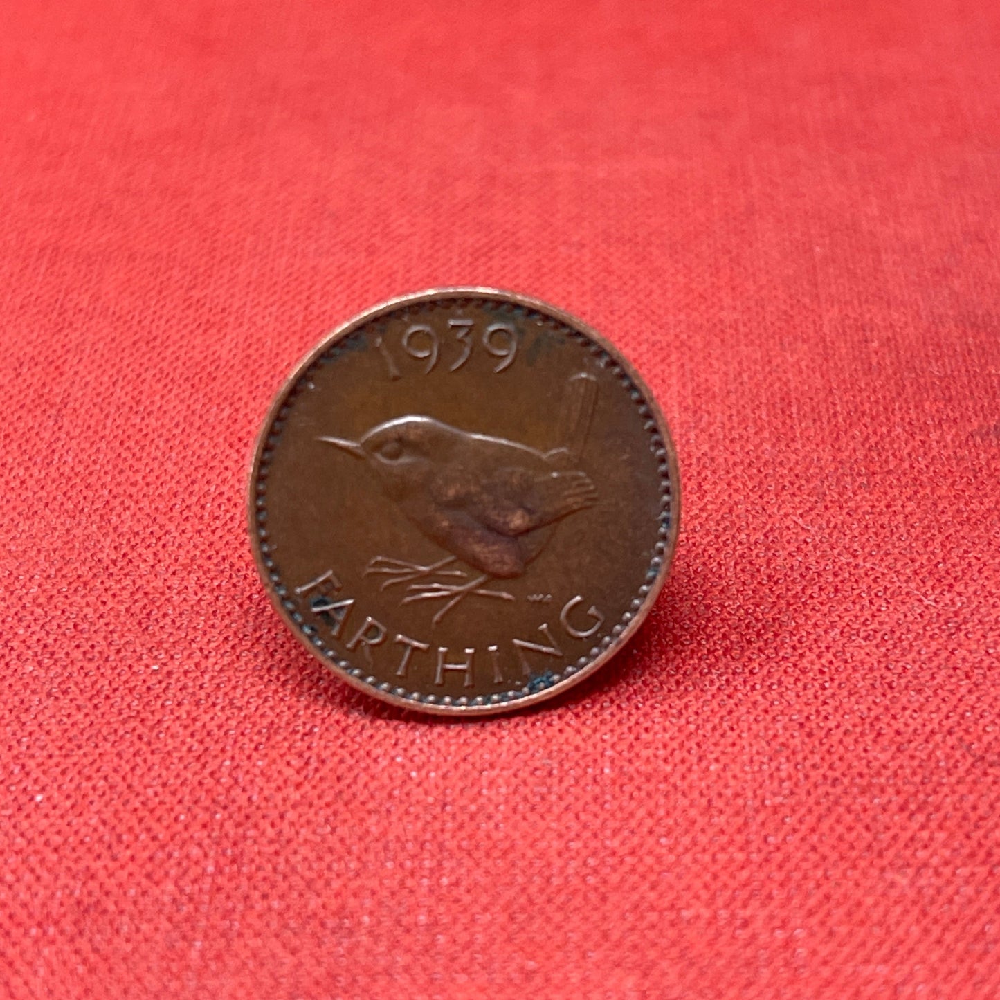 Discover the King George VI Farthing 1940, a historic British coin featuring the iconic wren design. Perfect for collectors and history enthusiasts, this bronze coin reflects the resilience of wartime Britain.