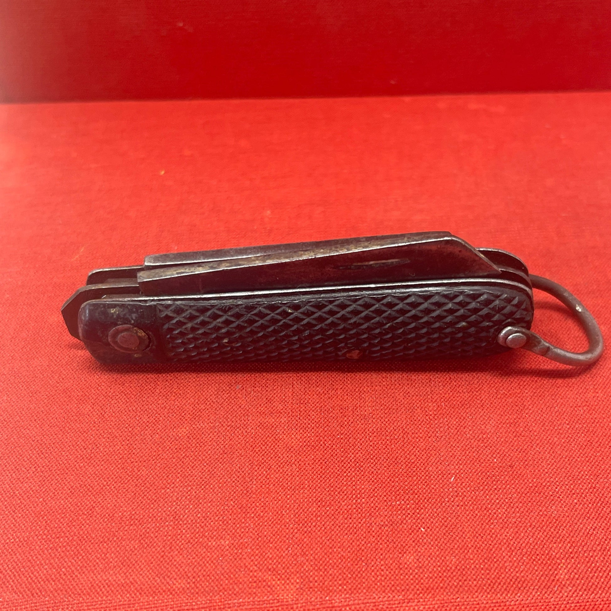 A nice example of a British 1943 Dated Pocket Jack Knife Made by SSP The blades are in good condition, the chequered Bakelite grip is intact ( There is a small piece missing to the left side ) and all the blades lock and close as they should. The steel can opener is in good condition