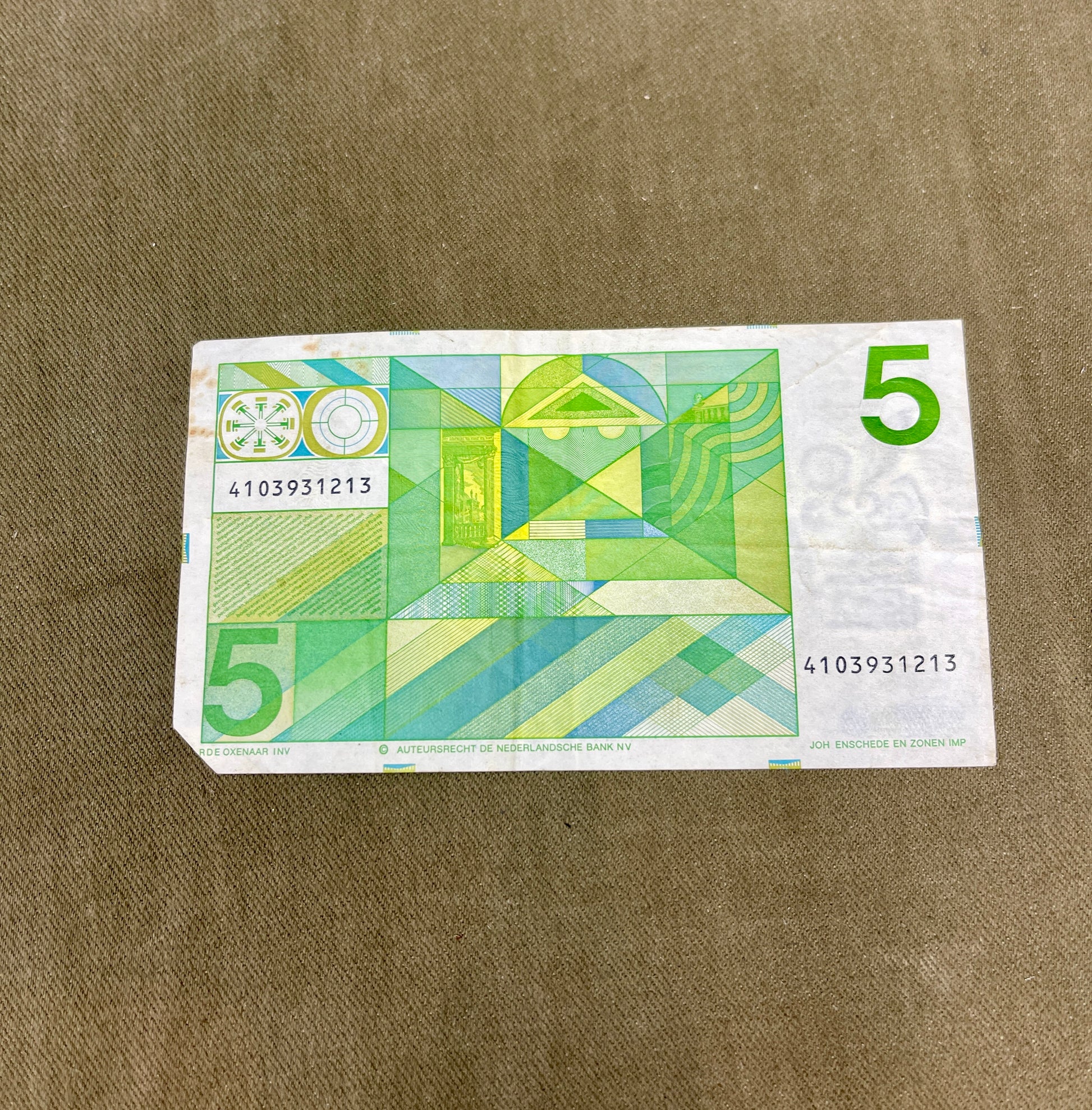 This selection of vintage Dutch Guilder banknotes from the 1960s and 1970s includes denominations of 5, 10, and 25 Gulden, each showcasing distinctive Dutch design and cultural heritage. Issued by De Nederlandsche Bank, these notes feature iconic imagery such as the statue of Erasmus (ƒ5), Baruch Spinoza (ƒ10), and Michiel de Ruyter (ƒ25), reflecting the country’s historical and intellectual legacy. Printed in bold colours and artistic styles, these notes are no longer in circulation, having been replaced b
