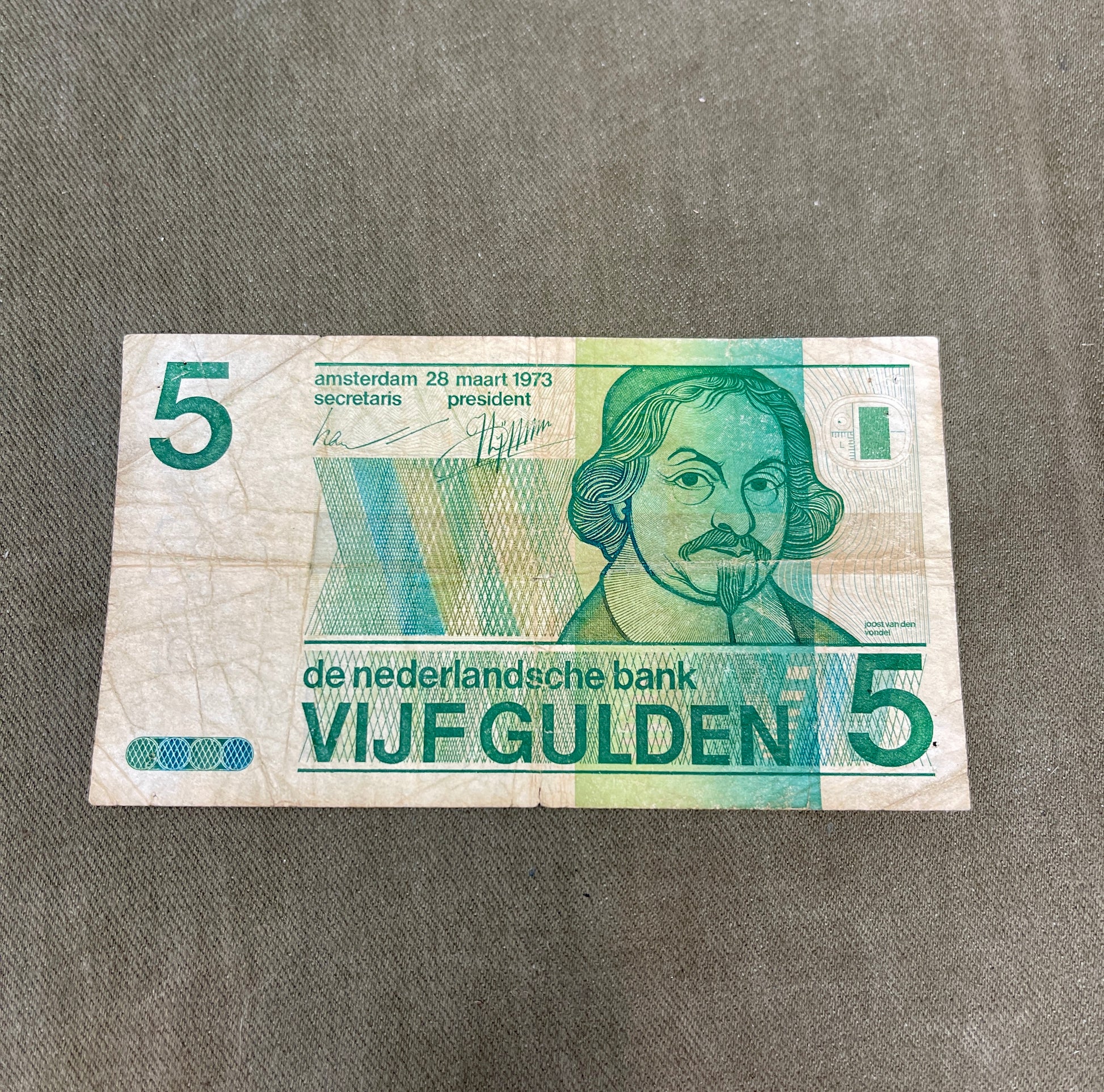 This selection of vintage Dutch Guilder banknotes from the 1960s and 1970s includes denominations of 5, 10, and 25 Gulden, each showcasing distinctive Dutch design and cultural heritage. Issued by De Nederlandsche Bank, these notes feature iconic imagery such as the statue of Erasmus (ƒ5), Baruch Spinoza (ƒ10), and Michiel de Ruyter (ƒ25), reflecting the country’s historical and intellectual legacy. Printed in bold colours and artistic styles, these notes are no longer in circulation, having been replaced b