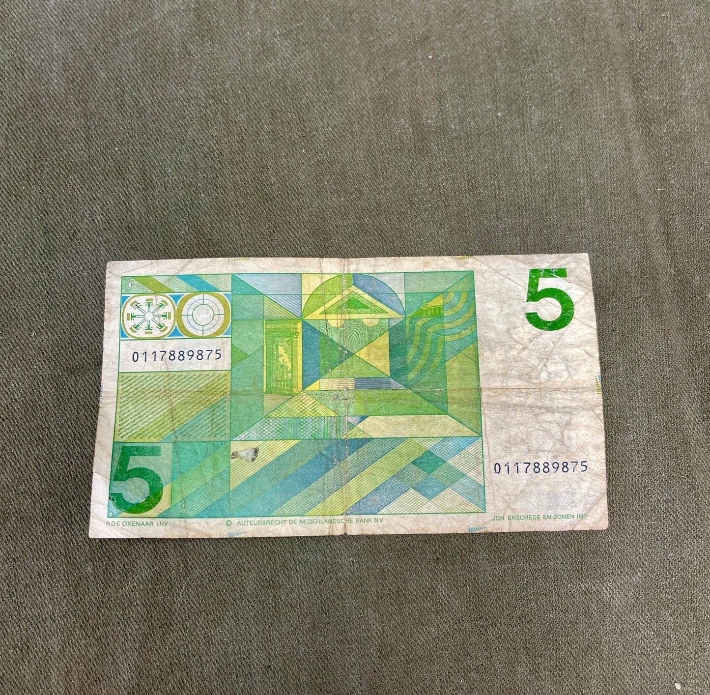 This selection of vintage Dutch Guilder banknotes from the 1960s and 1970s includes denominations of 5, 10, and 25 Gulden, each showcasing distinctive Dutch design and cultural heritage. Issued by De Nederlandsche Bank, these notes feature iconic imagery such as the statue of Erasmus (ƒ5), Baruch Spinoza (ƒ10), and Michiel de Ruyter (ƒ25), reflecting the country’s historical and intellectual legacy. Printed in bold colours and artistic styles, these notes are no longer in circulation, having been replaced b
