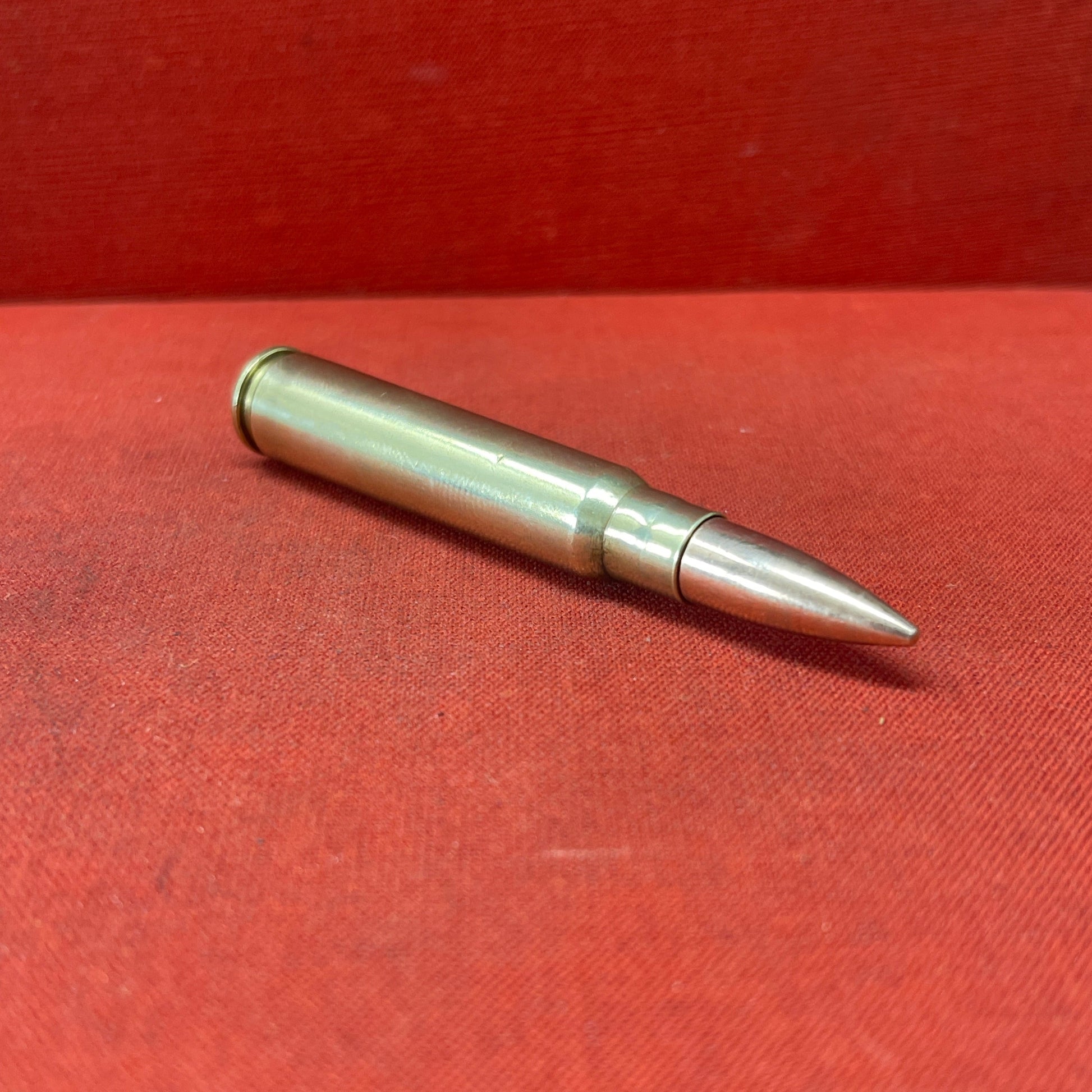 Discover Mauser 7.92x57mm inert ammunition, a non-functional replica perfect for training, display, and educational purposes. This safe-to-handle cartridge maintains the authentic look and feel of the original, reflecting its historical significance in German Mauser rifles and machine guns