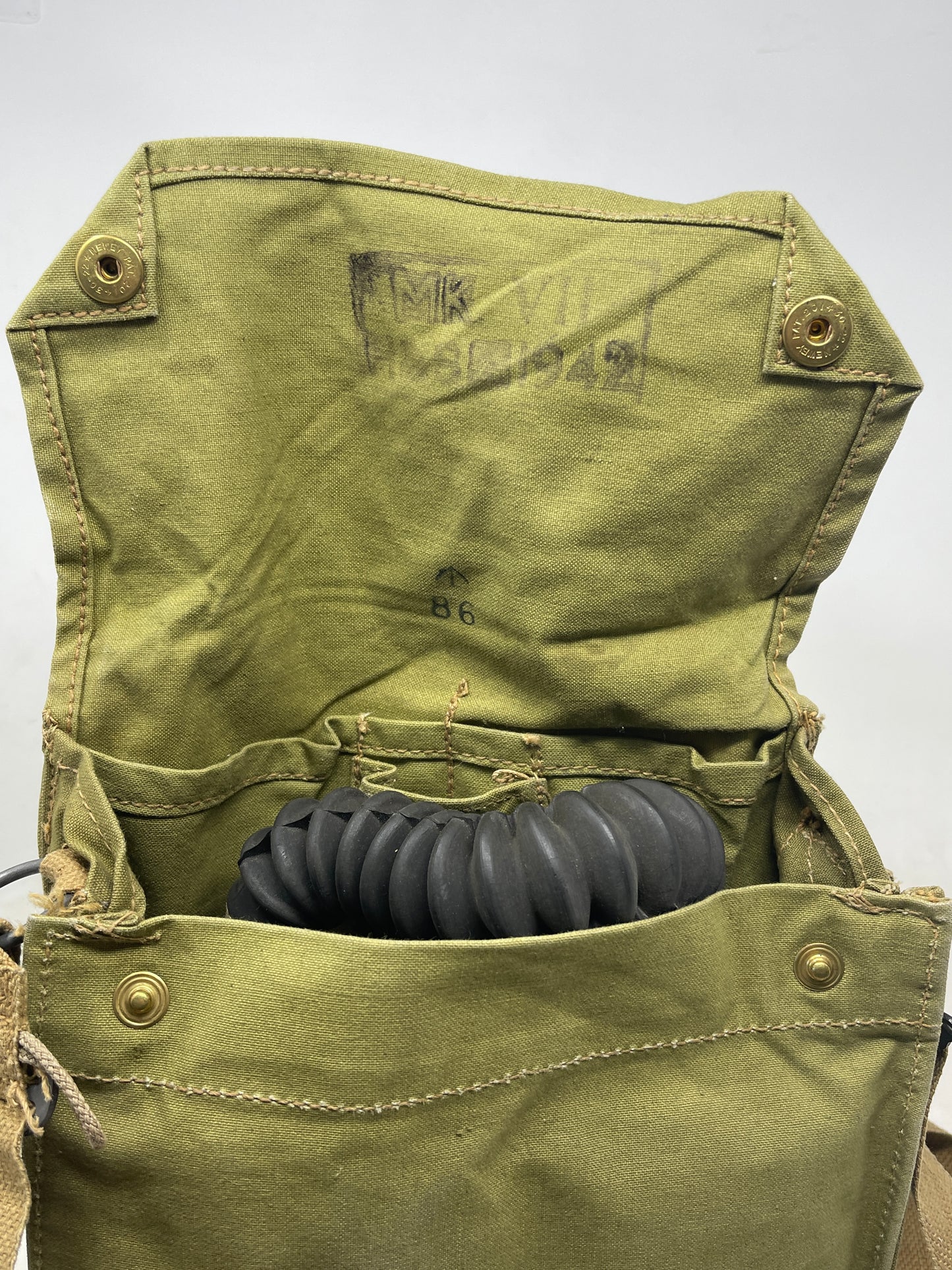 British General Service Respirator (GSR) satchel
