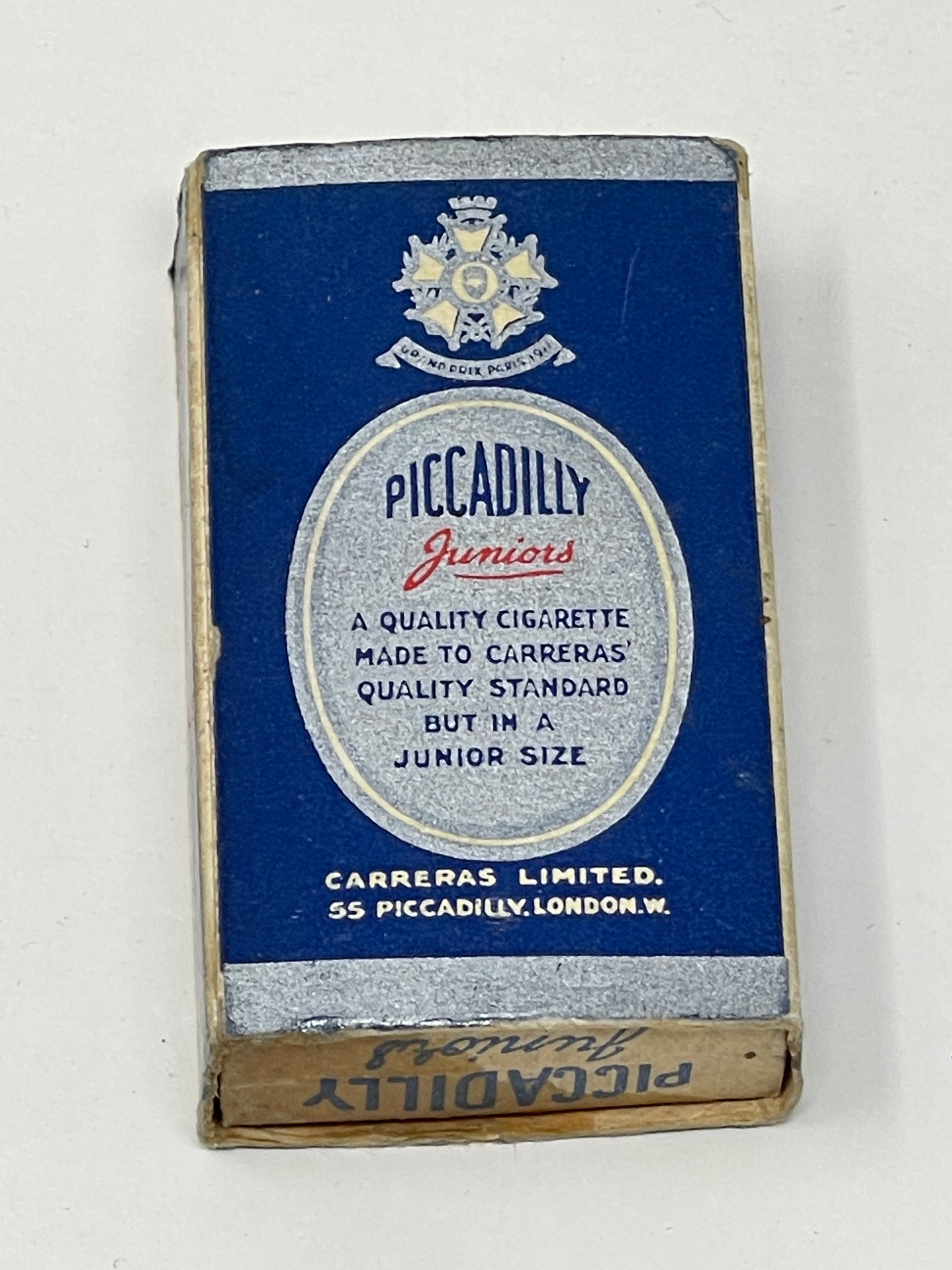 Box of Piccadilly Juniors containing Cigarette Cards Actors