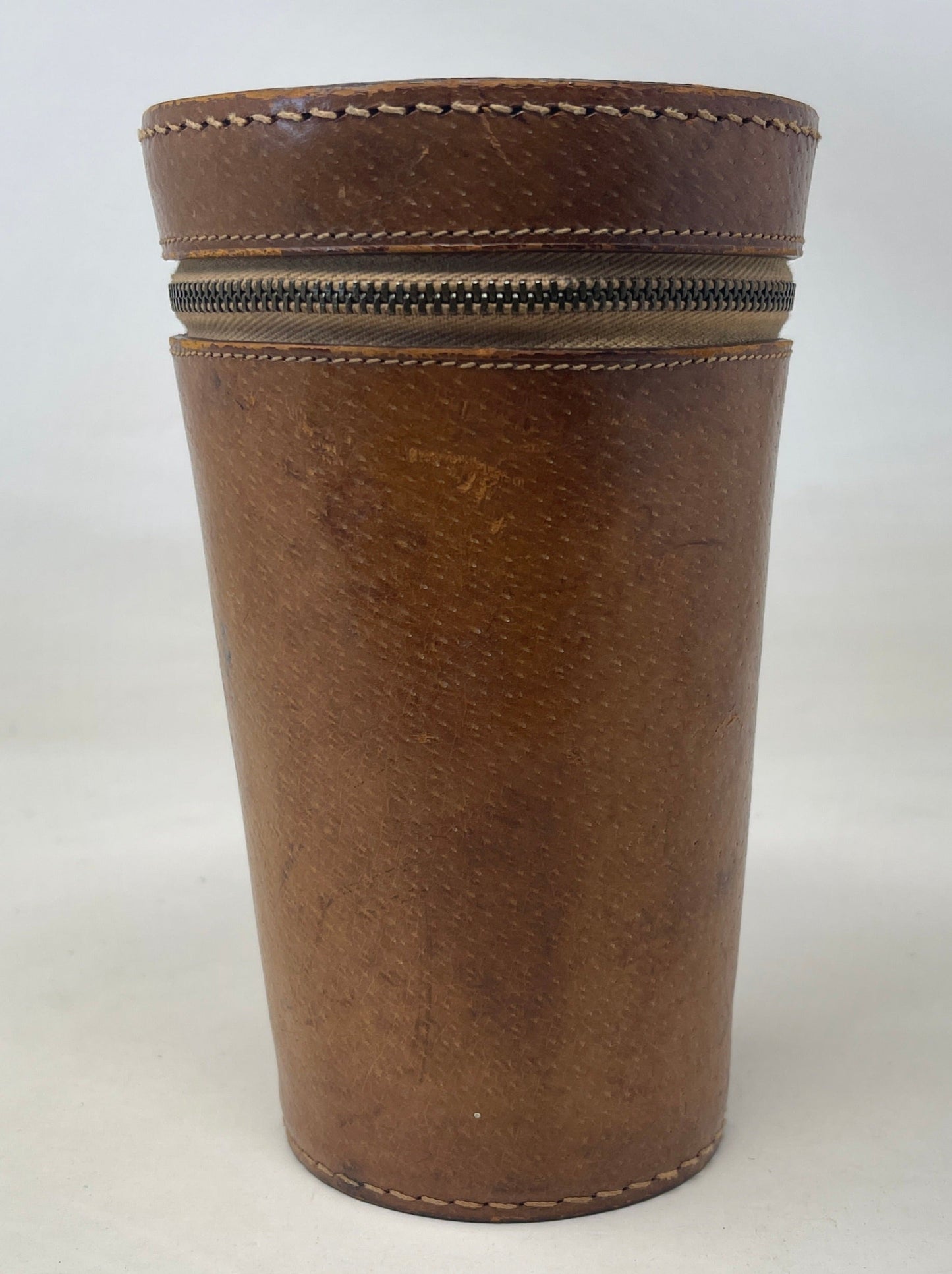 Set of 12 Vintage Stirrup Cups in Leather Case LUCAS