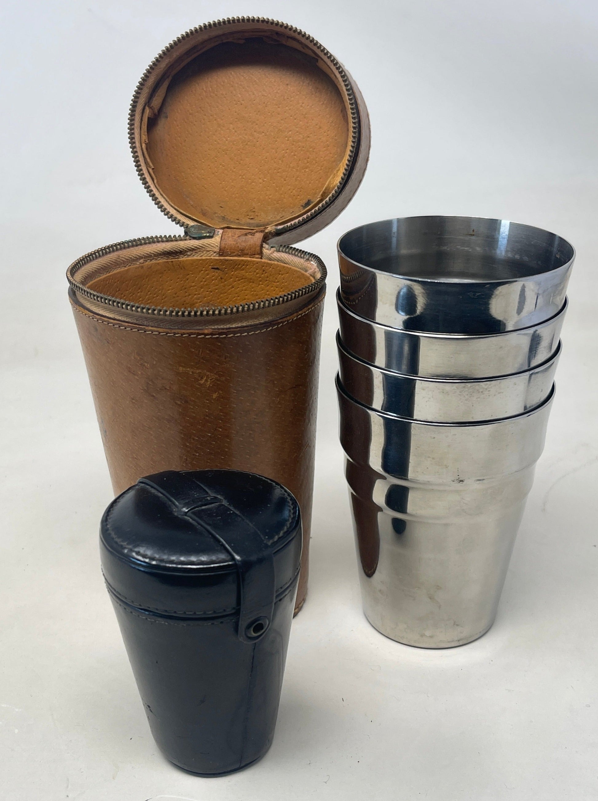 Set of 12 Vintage Stirrup Cups in Leather Case LUCAS